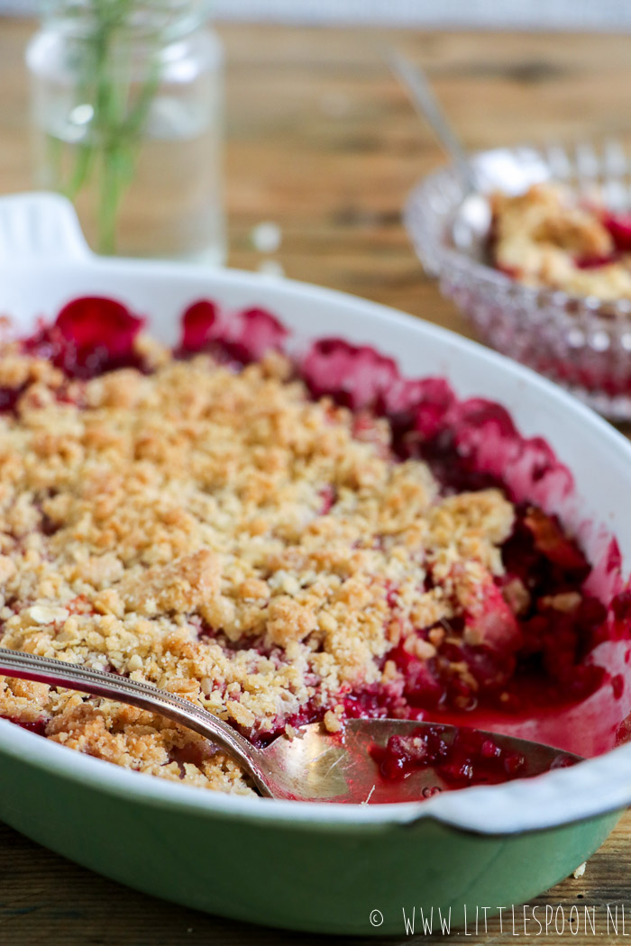 Crumble met appel, framboos en stemgember 