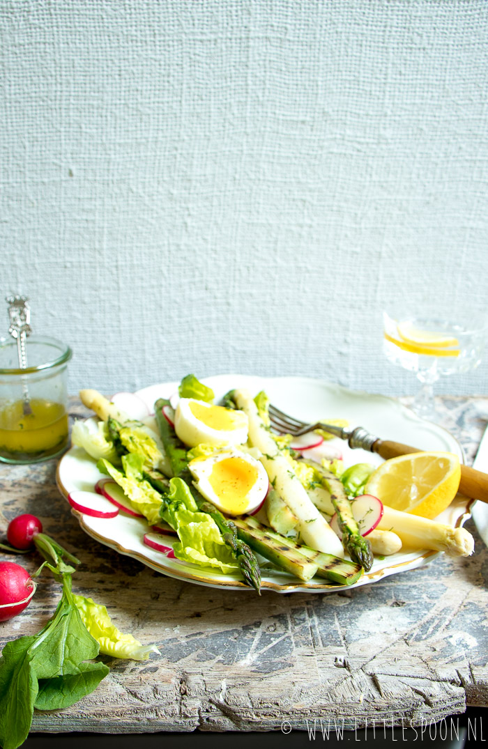 Salade met witte en groene asperges 