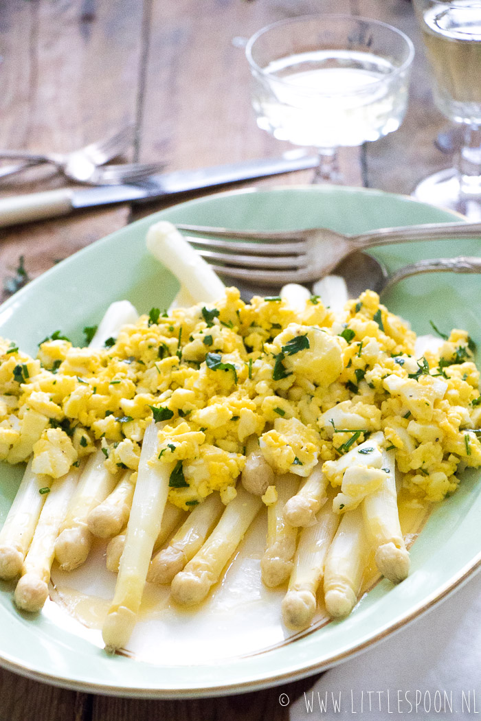 Witte asperges op Vlaamse wijze