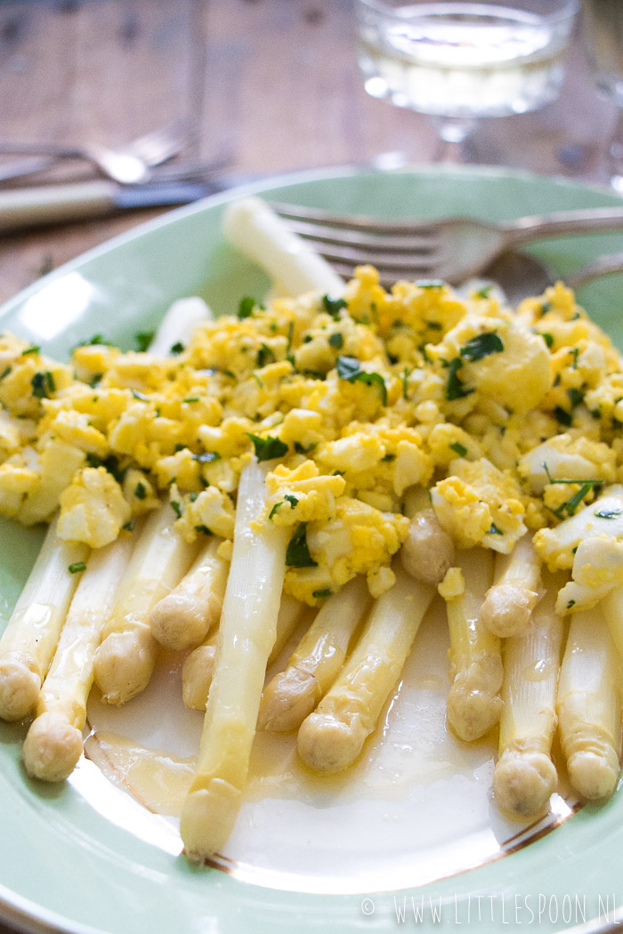 Witte asperges op Vlaamse wijze