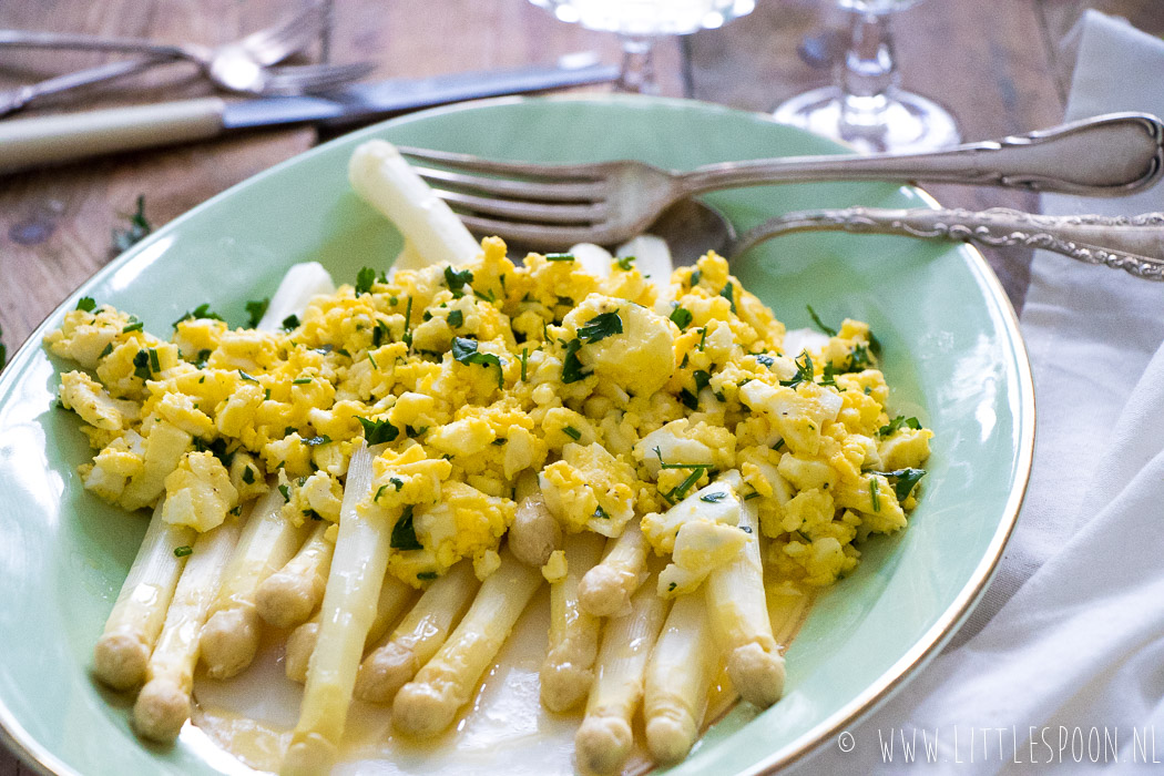 Witte asperges op Vlaamse wijze