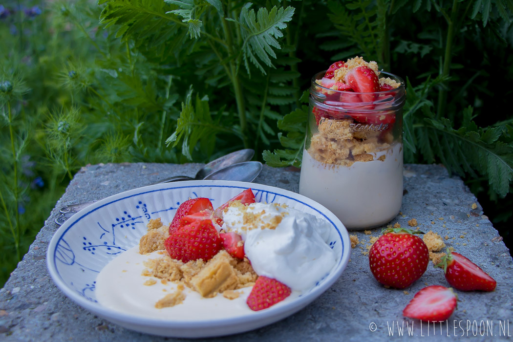 Zomerse Eton Mess met citroen en aardbeien