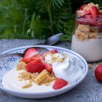 Zomerse Eton Mess met citroen en aardbeien