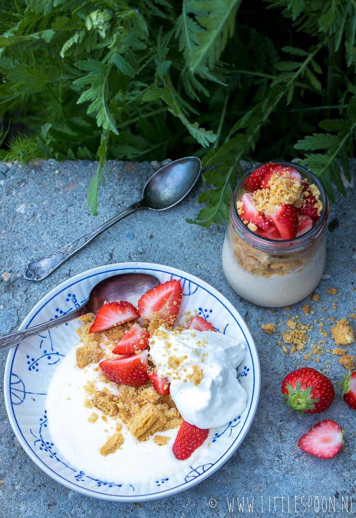 Zomerse Eton Mess met citroen en aardbeien