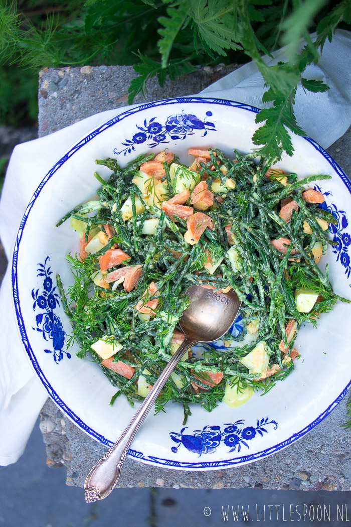 Zilte zeekraalsalade met wortel en ei