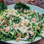 Frisse salade met tuinerwtjes, groene asperges en venkel