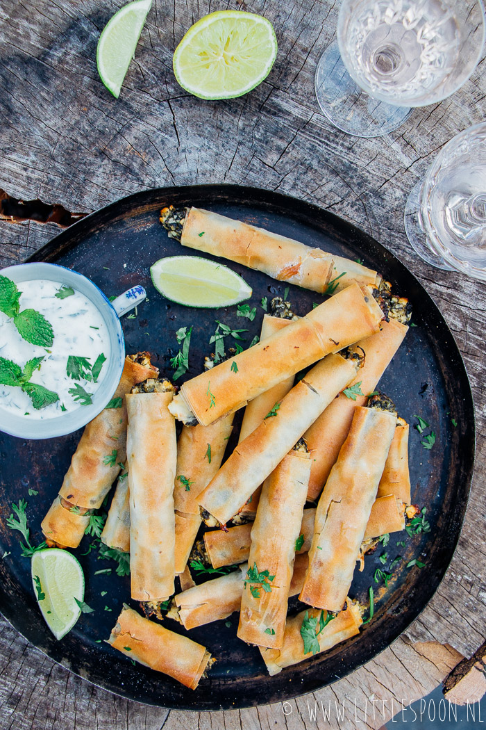 Griekse filodeeghapjes met feta en spinazie