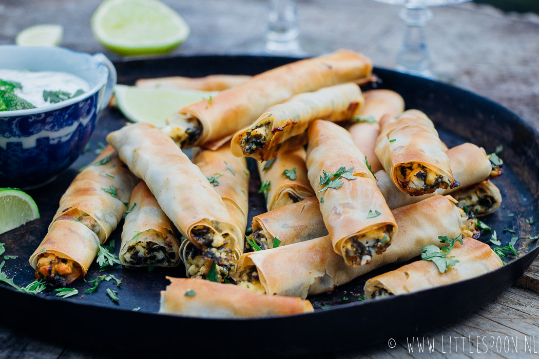 Griekse filodeeghapjes met feta en spinazie