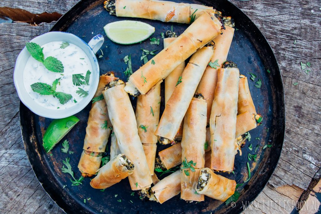 Griekse filodeeghapjes met feta en spinazie