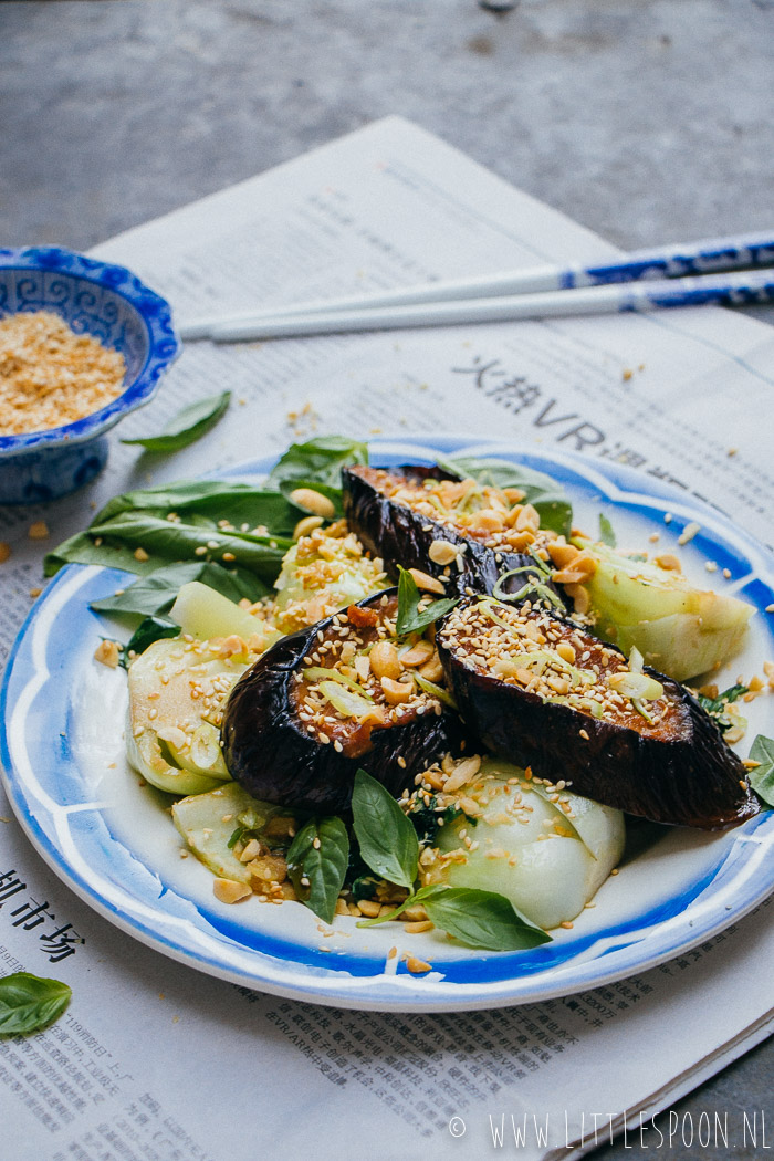 Miso aubergine met paksoi en pinda's