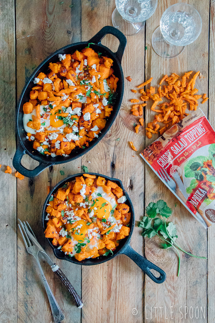 Shakshuka van zoete aardappel met feta en paprika crispy uitjes