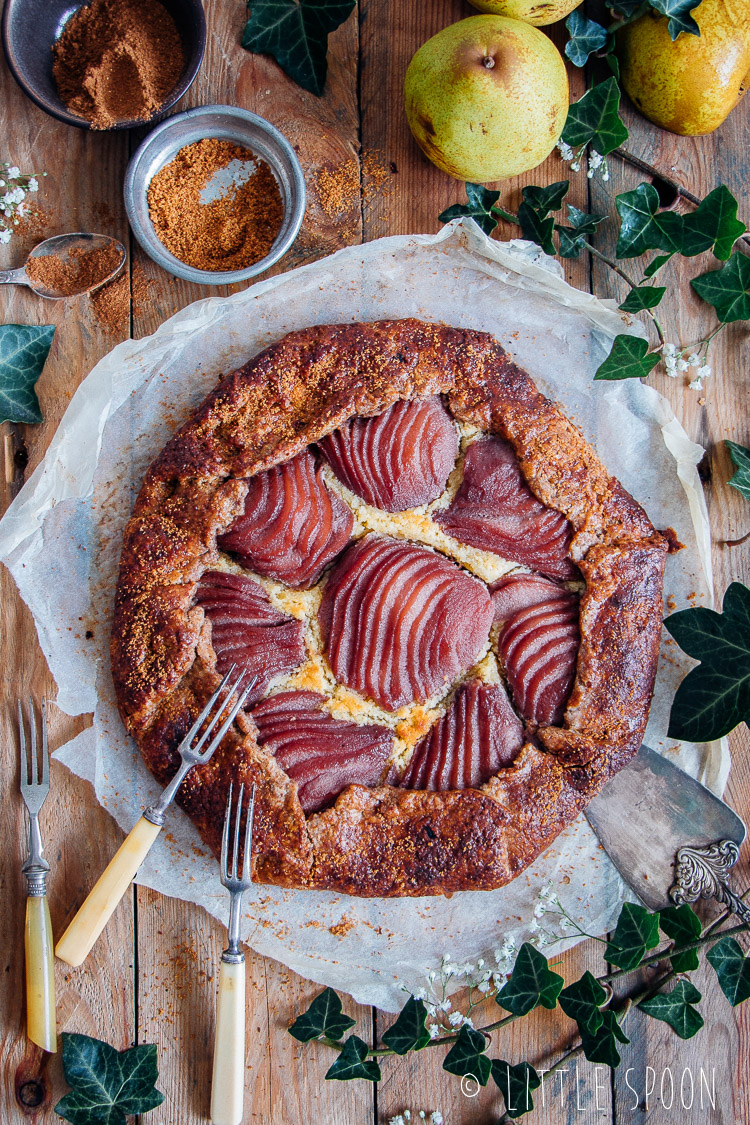 Speculaasgalette met stoofpeertjes en frangipane