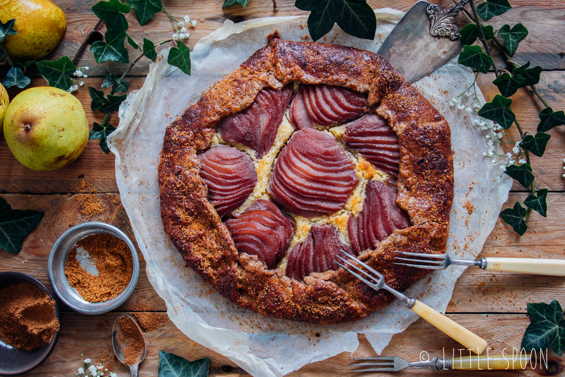 Speculaasgalette met stoofpeertjes en frangipane