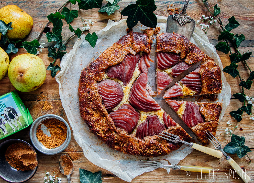 Speculaasgalette met stoofpeertjes en frangipane