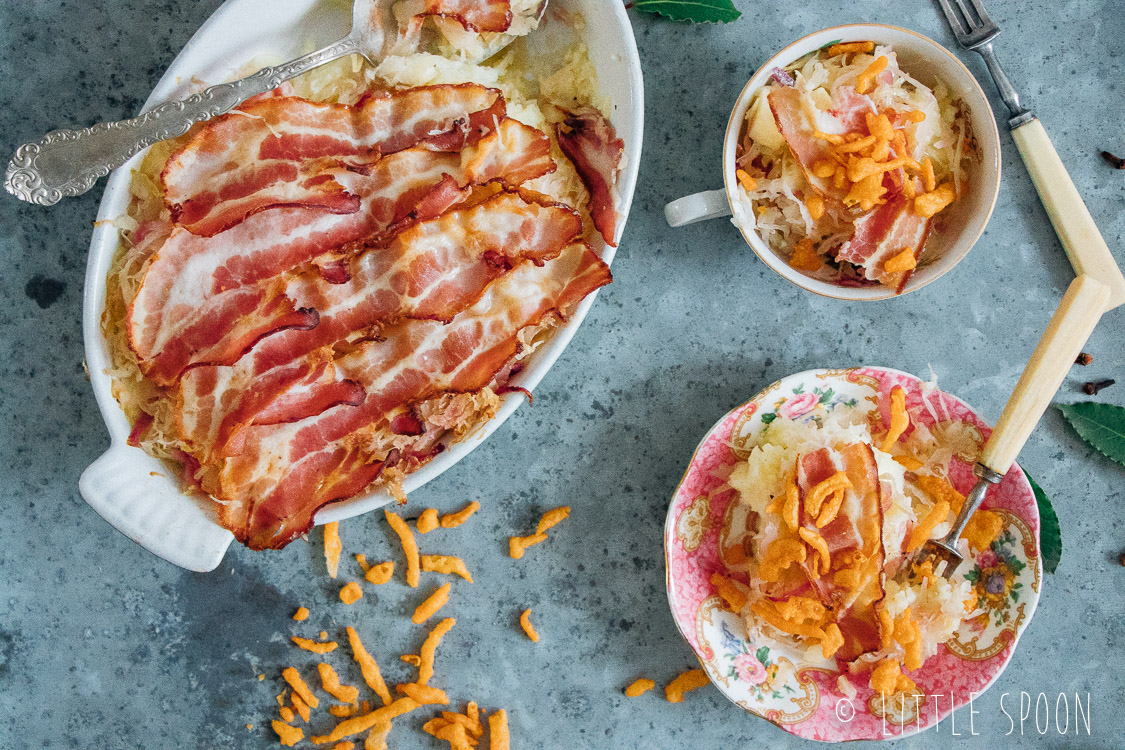 Zuurkool ovenschotel met bacon crispy uitjes