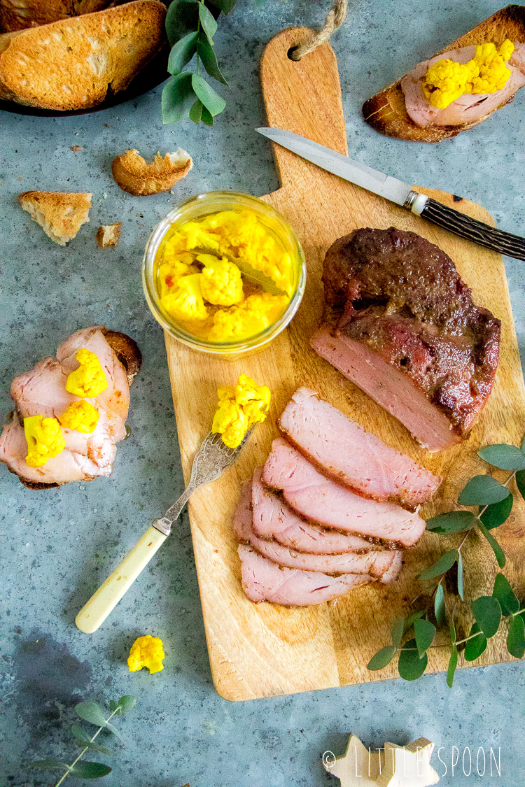 Beenhammetje uit de oven met zoetzuur van bloemkool