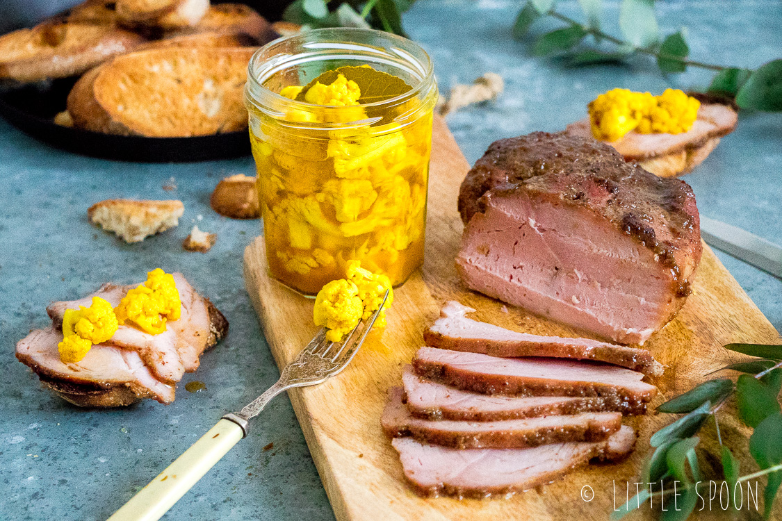 Beenhammetje uit de oven met zoetzuur van bloemkool