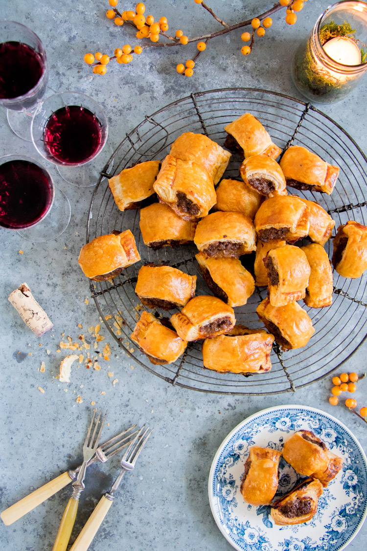 Voor bij de borrel // Mini saucijzenbroodjes