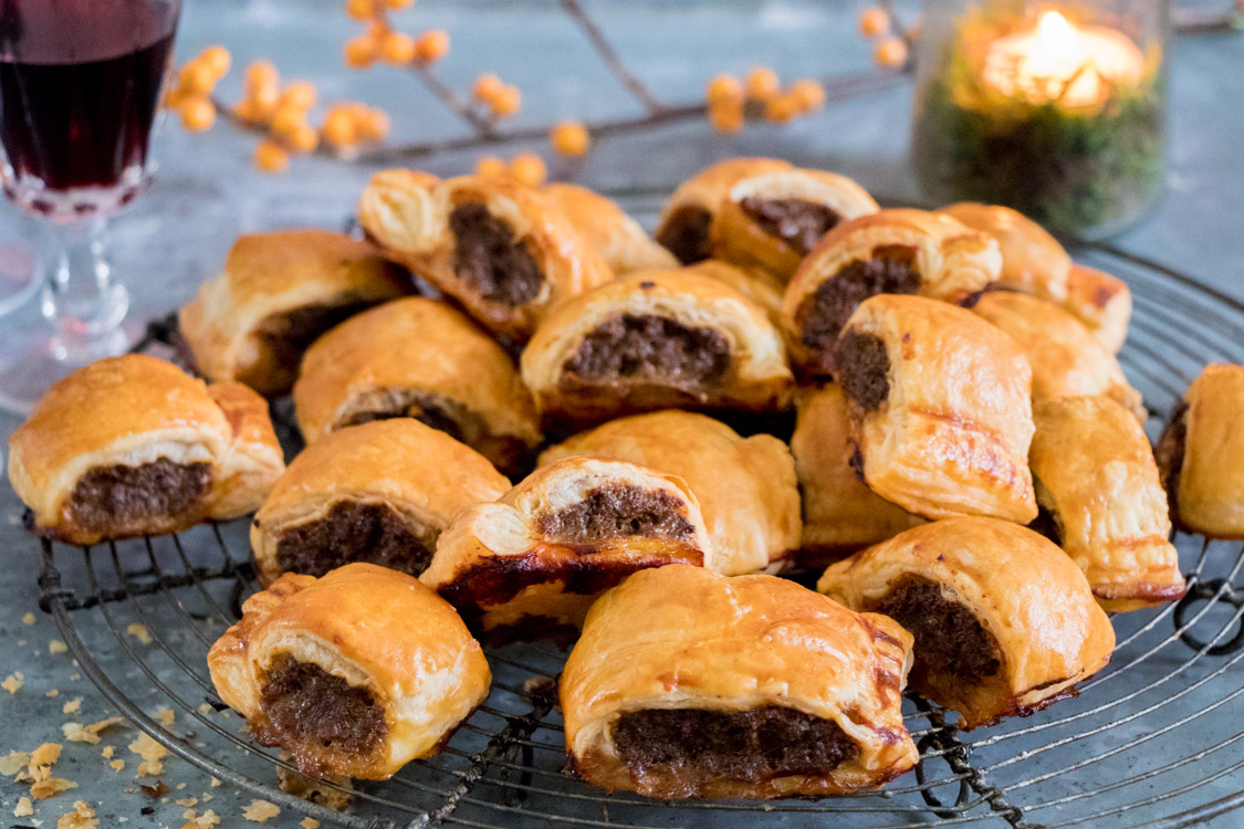 Voor bij de borrel // Mini saucijzenbroodjes