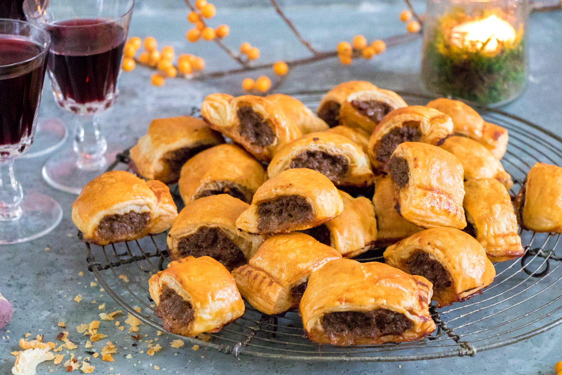 Voor bij de borrel // Mini saucijzenbroodjes