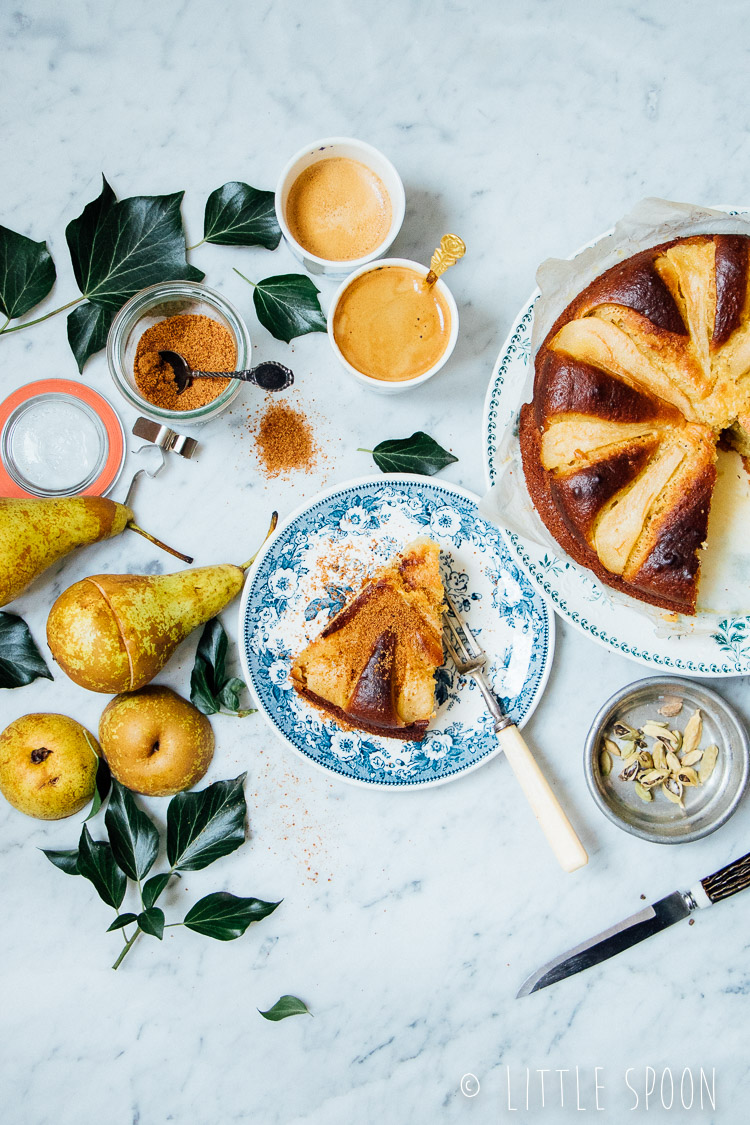 Perentaart met kardemom // Lekker als ontbijt of bij de koffie