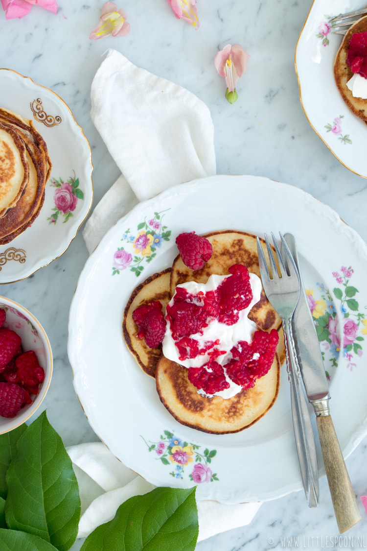 Ricotta & citroen pannenkoekjes met yoghurt en frambozen