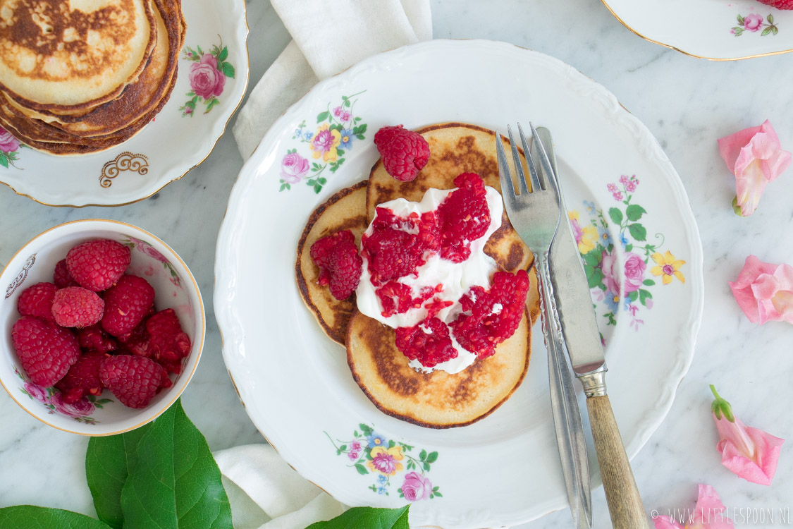 Ricotta & citroen pannenkoekjes met yoghurt en frambozen