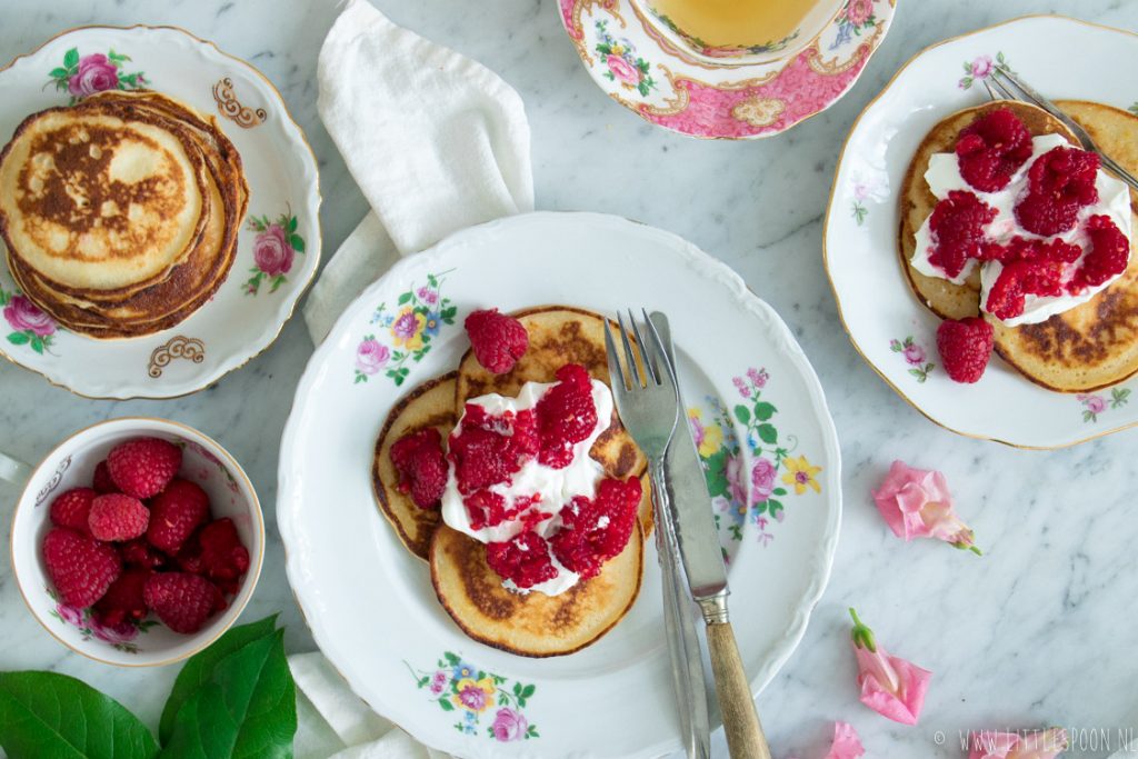 Ricotta & citroen pannenkoekjes met yoghurt en frambozen