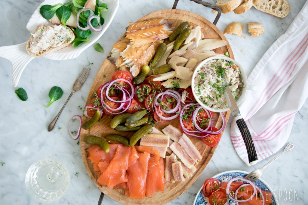 Voor bij de borrel // Plankje met gerookte vis