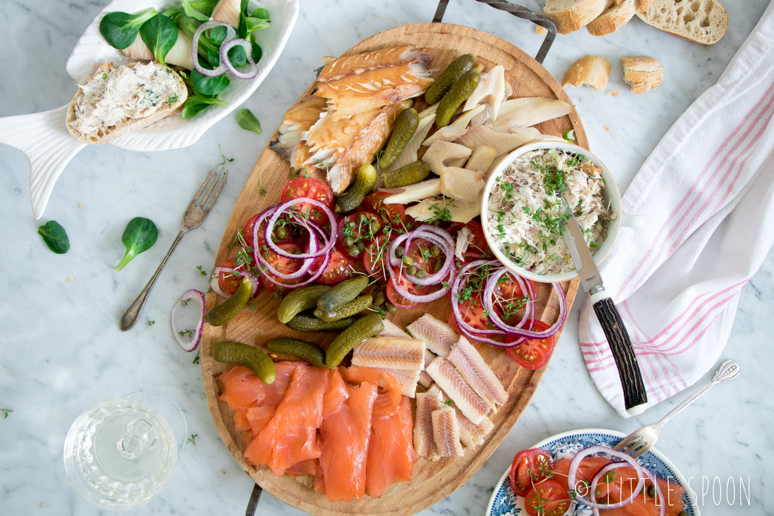 Voor bij de borrel // Borrelplank met gerookte vis