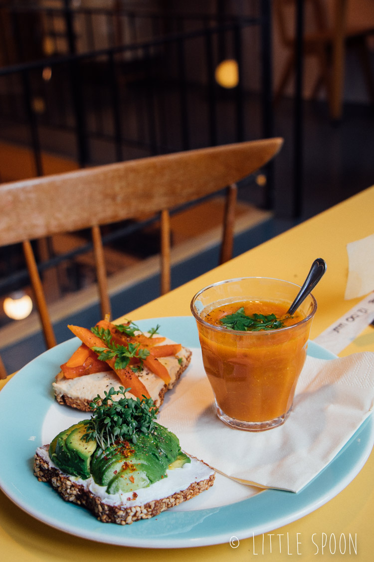 Café Hélène in Bergen op Zoom // een schattig lunchcafé in een boekhandel