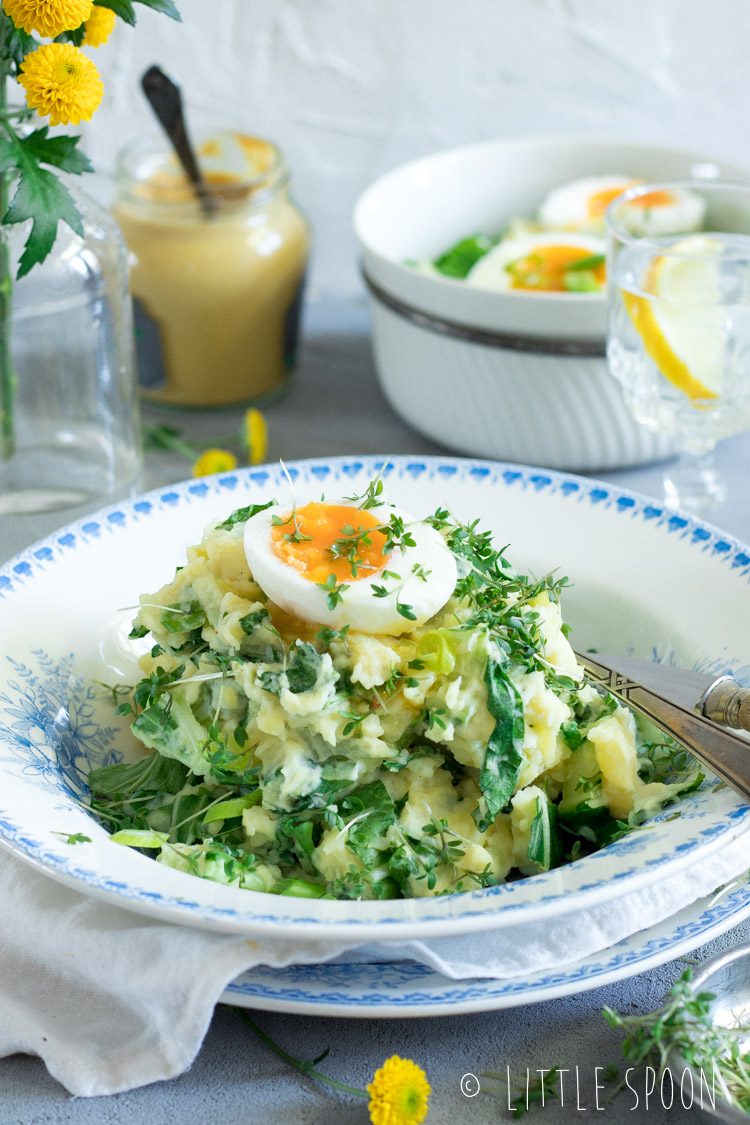 Lentestamppot met paksoi, creme fraiche en een zacht gekookte eitje