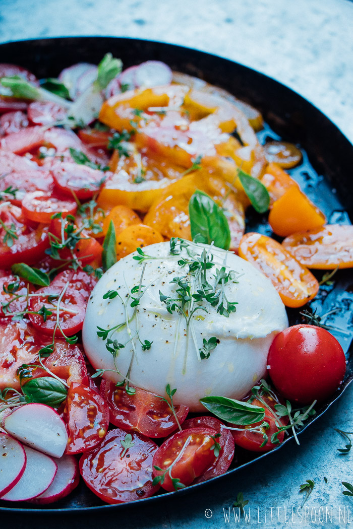 Salade caprese met burrata