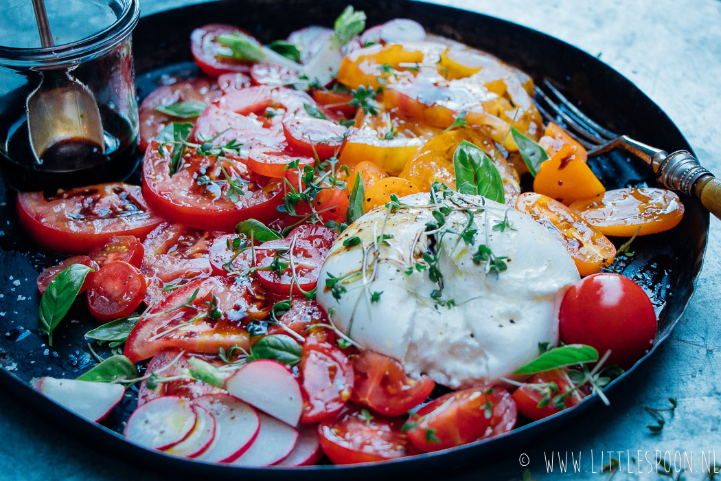 Salade caprese met burrata