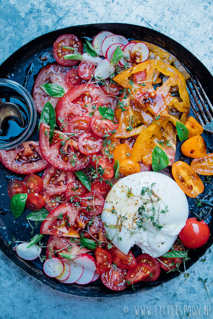 Salade caprese met burrata