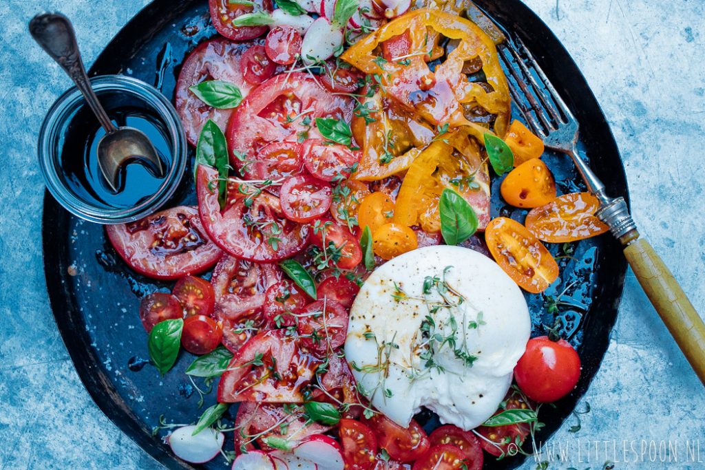 Salade caprese met burrata