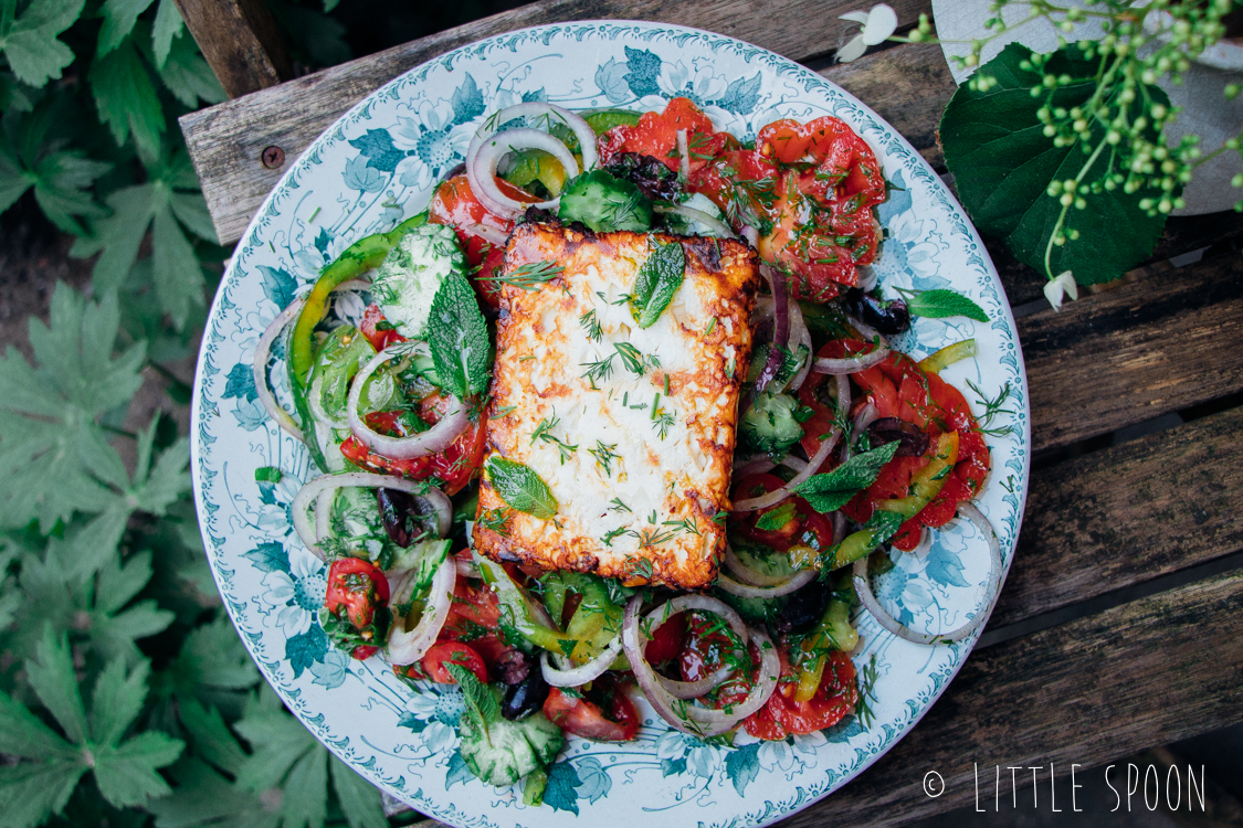 Griekse salade met gerookte feta