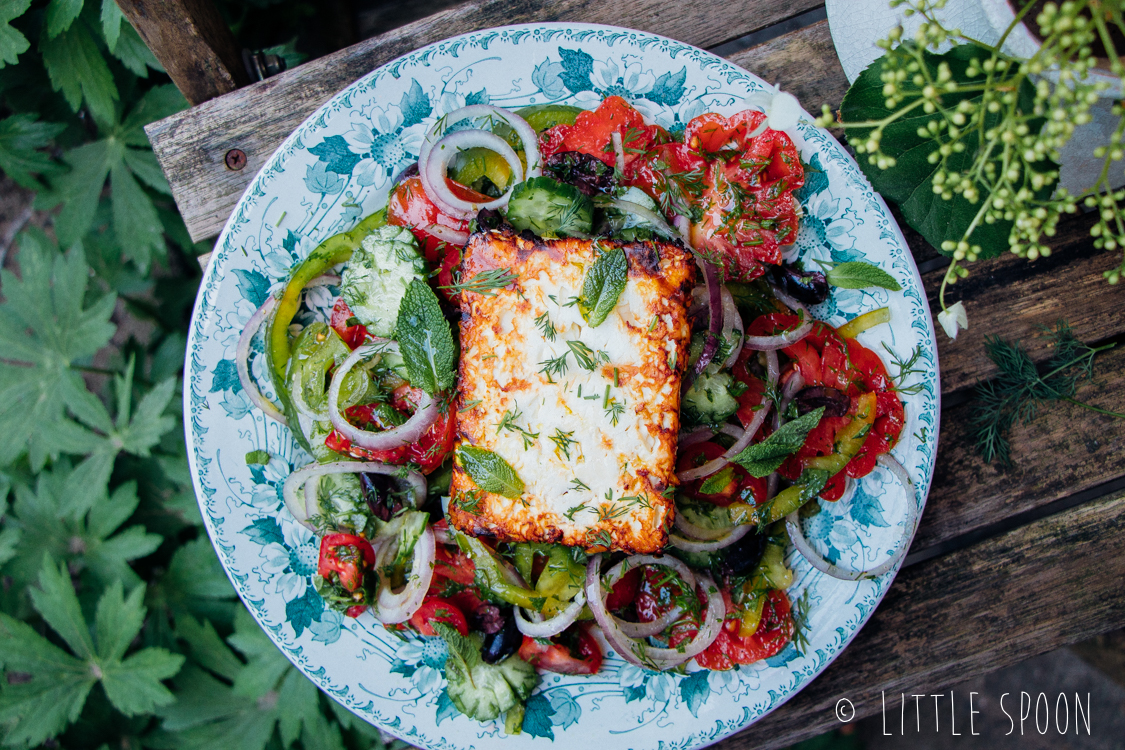 Griekse salade met gerookte feta