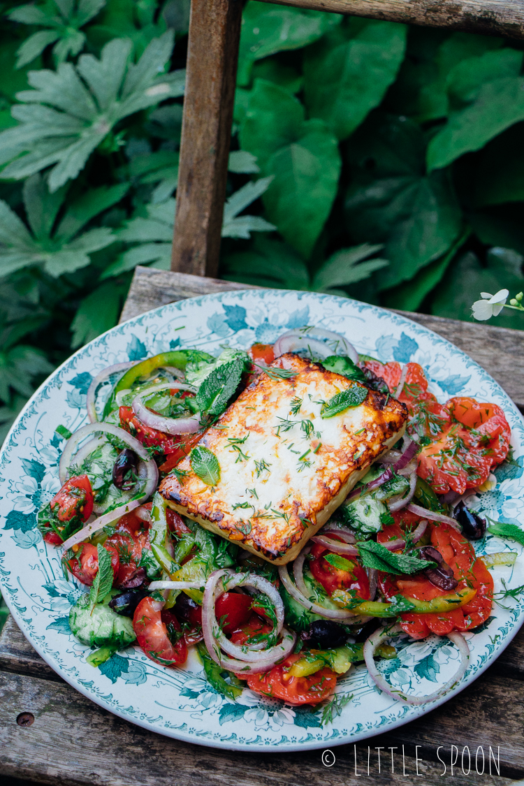 Griekse salade met gerookte feta