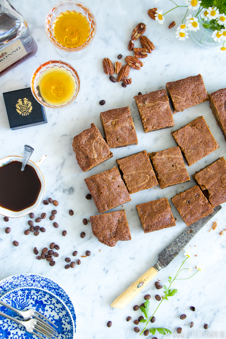 Blondie met espresso en amaretto